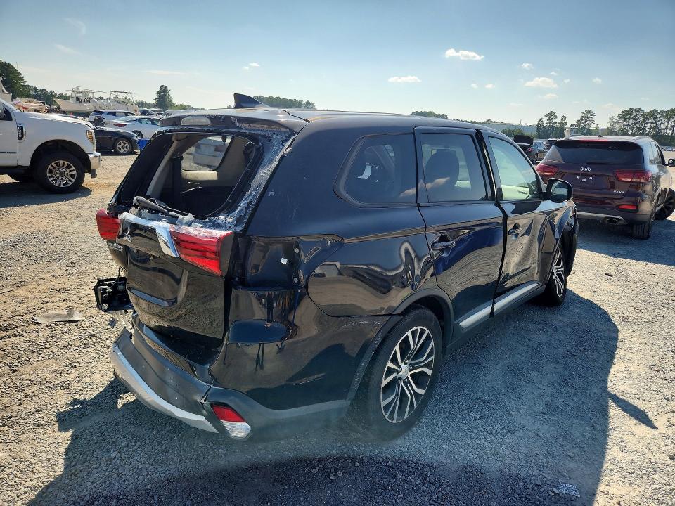 Photo 3 from auction – 2018 MITSUBISHI OUTLANDER with VIN JA4AZ3A3XJZ053199