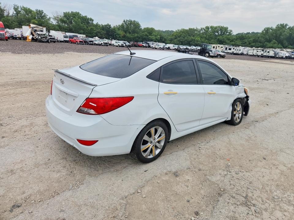 Photo 3 from auction – 2017 HYUNDAI ACCENT with VIN KMHCT4AE2HU379038
