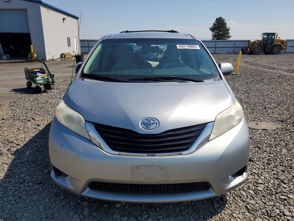 Photo 5 from auction – 2012 TOYOTA SIENNA with VIN 5TDJK3DC4CS041477