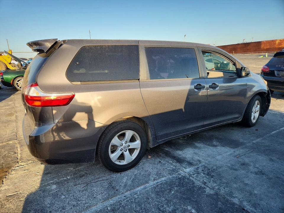 Photo 3 from auction – 2015 TOYOTA SIENNA with VIN 5TDZK3DC5FS660516