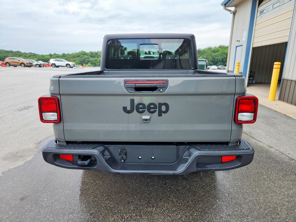 Photo 6 from auction – 2023 JEEP GLADIATOR with VIN 1C6HJTAG3PL549592