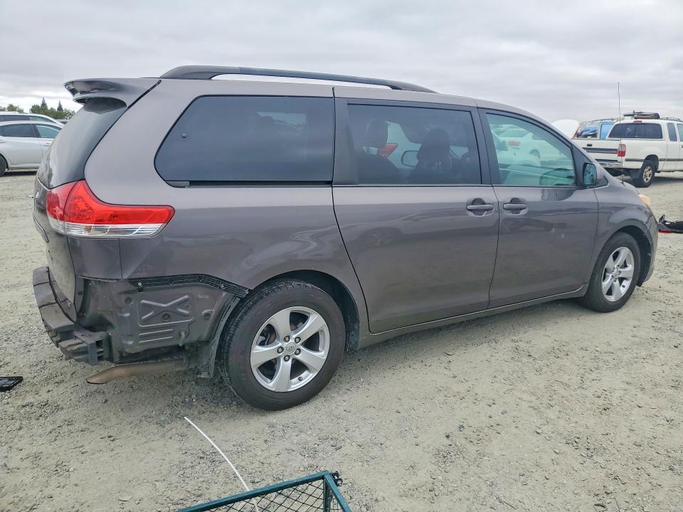 Photo 3 from auction – 2013 TOYOTA SIENNA with VIN 5TDKK3DCXDS403849