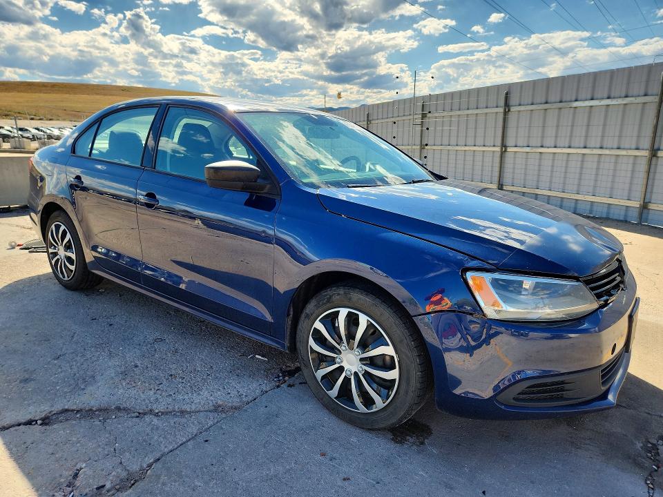 Photo 4 from auction – 2014 VOLKSWAGEN JETTA with VIN 3VW3L7AJ5EM301479
