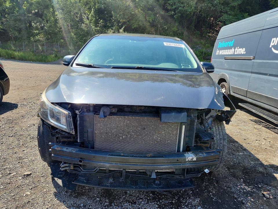 Photo 5 from auction – 2017 KIA SEDONA with VIN KNDMB5C17H6300883