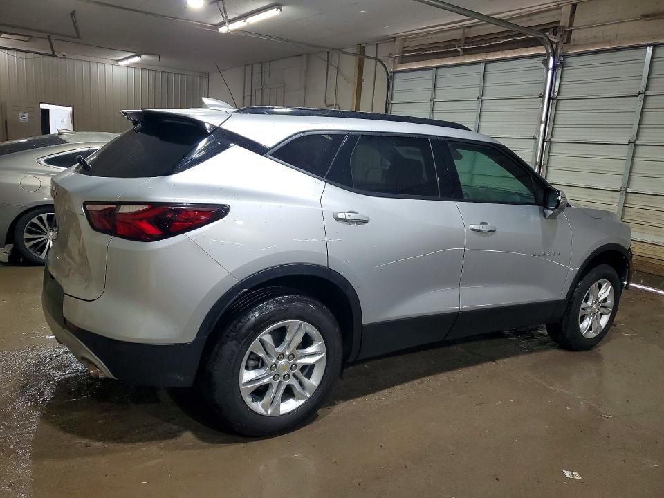 Photo 3 from auction – 2022 CHEVROLET BLAZER with VIN 3GNKBCR41NS189565
