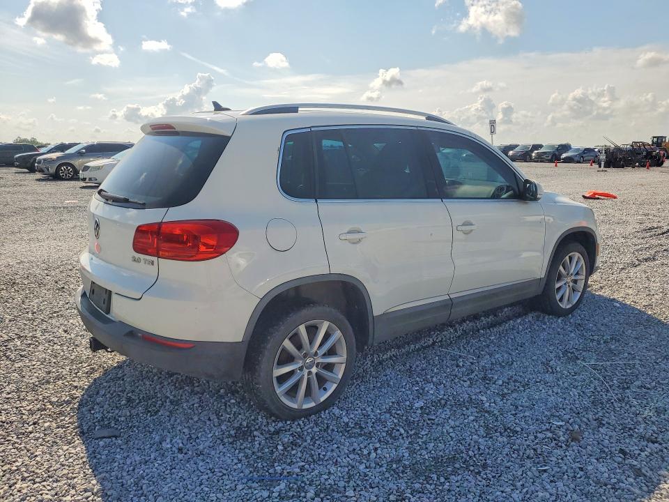Photo 3 from auction – 2015 VOLKSWAGEN TIGUAN with VIN WVGAV7AX9FW593045
