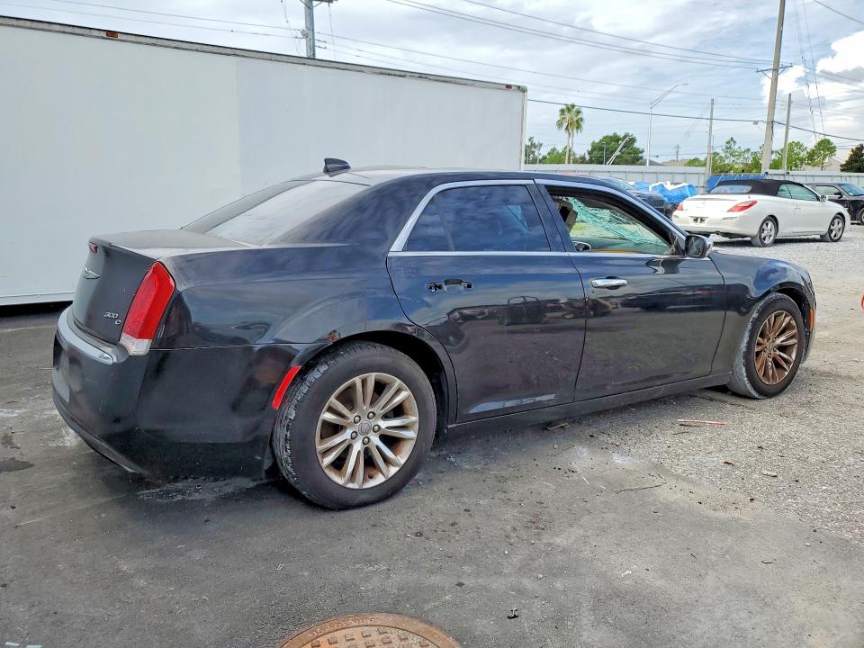 Photo 3 from auction – 2017 CHRYSLER 300C with VIN 2C3CCAEG1HH662620