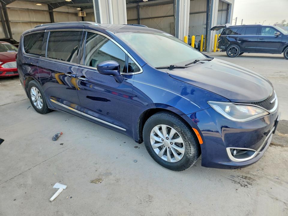 Photo 4 from auction – 2018 CHRYSLER PACIFICA with VIN 2C4RC1EG2JR254097
