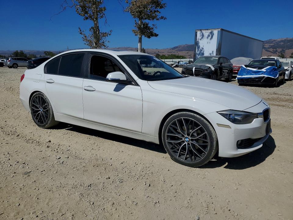 Photo 4 from auction – 2014 BMW 328 with VIN WBA3C1C58EK114306