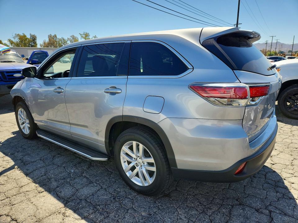 Photo 2 from auction – 2015 TOYOTA HIGHLANDER with VIN 5TDZARFH4FS012132