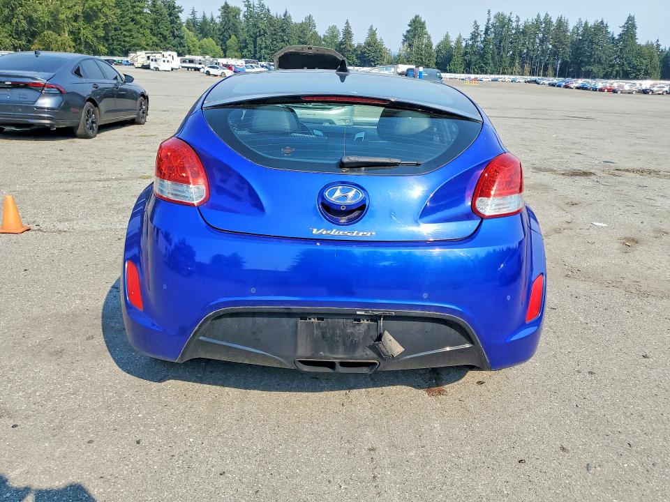 Foto 6 de la subasta – 2012 HYUNDAI VELOSTER con VIN KMHTC6AD2CU046981