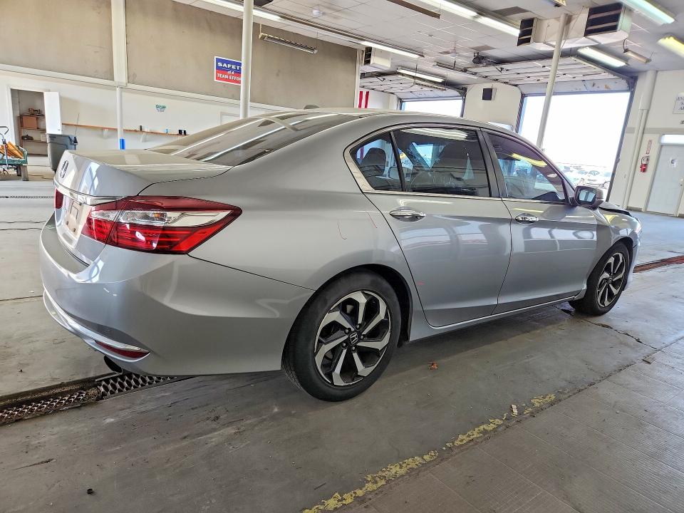 Photo 3 from auction – 2017 HONDA ACCORD with VIN 1HGCR2F85HA089339