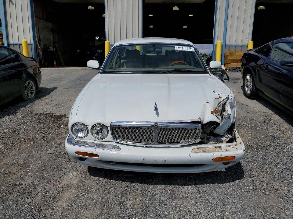 Photo 5 from auction – 1998 JAGUAR XJ8 with VIN SAJHX624XWC847425
