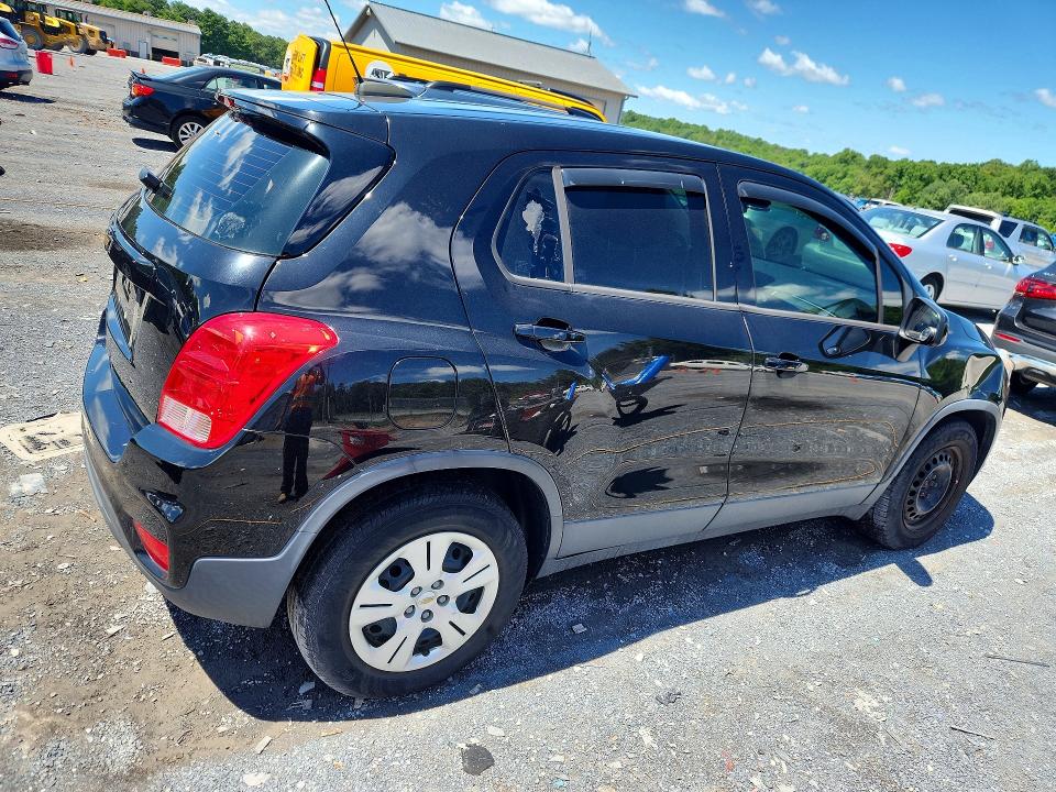 Photo 3 from auction – 2018 CHEVROLET TRAX with VIN 3GNCJKSB5JL322343