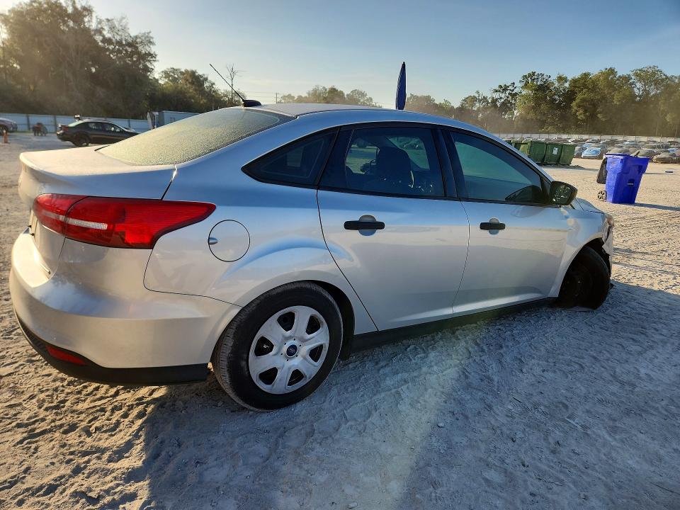 Photo 3 from auction – 2015 FORD FOCUS with VIN 1FADP3E25FL292217