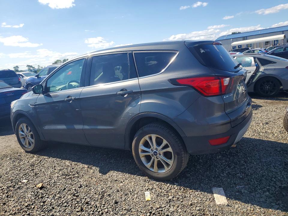 Photo 2 from auction – 2019 FORD ESCAPE with VIN 1FMCU9GD3KUA73871