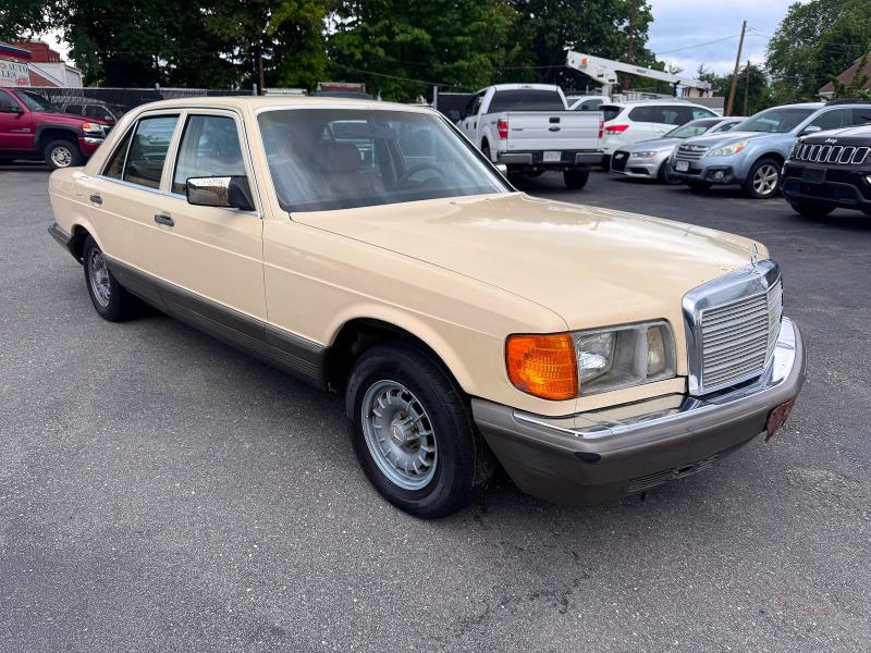 1982 MERCEDES-BENZ 300