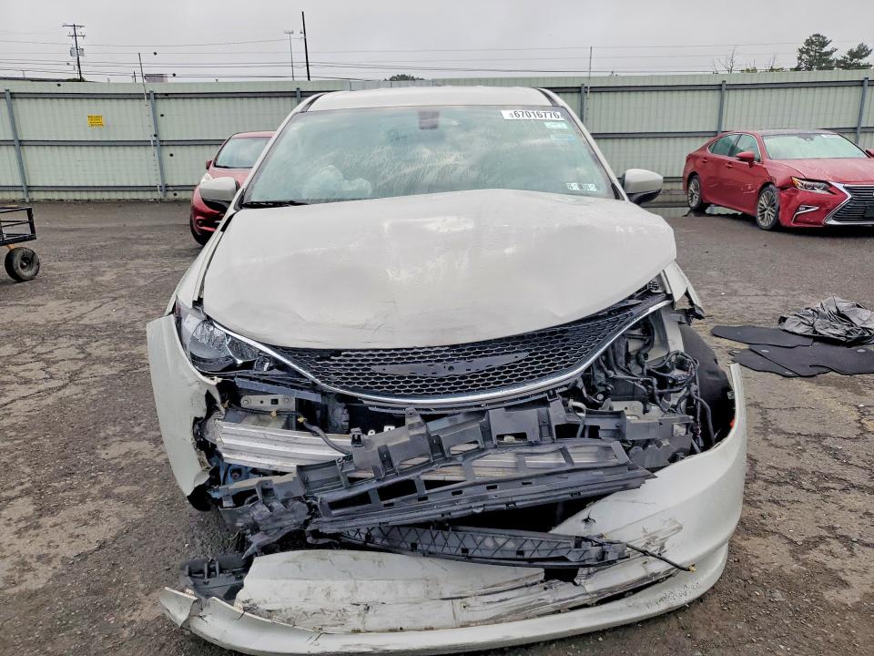 Photo 5 from auction – 2017 CHRYSLER PACIFICA with VIN 2C4RC1DG9HR797054