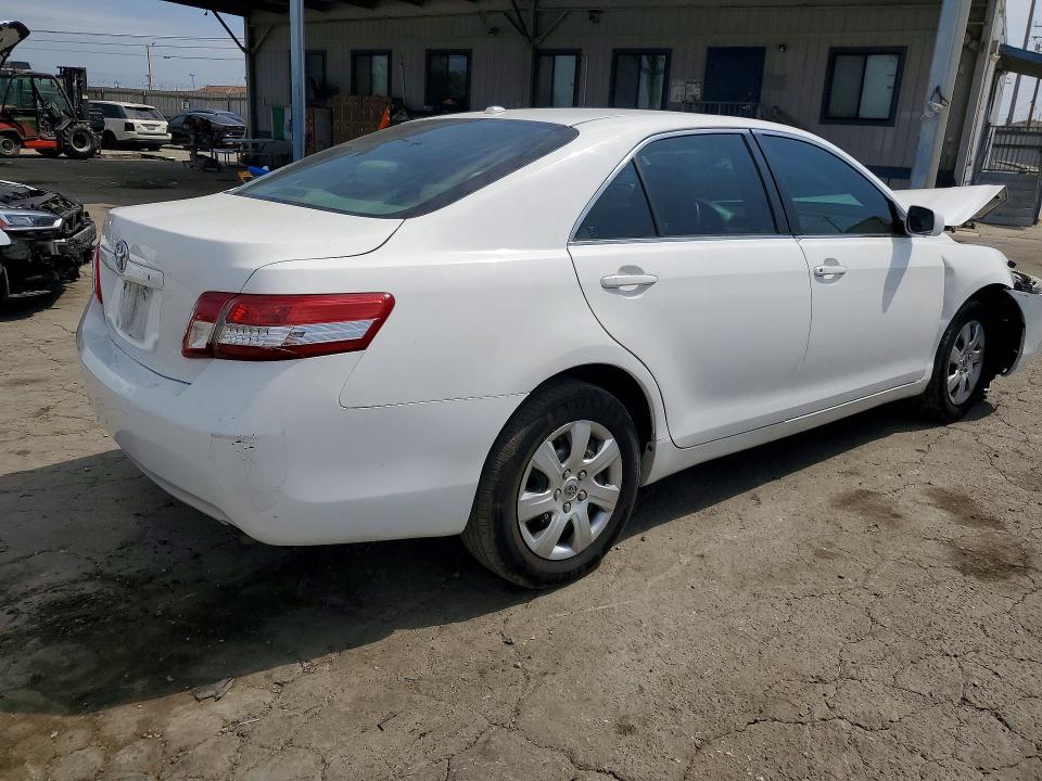 Zdjęcie 3 z aukcji – 2011 TOYOTA CAMRY z VIN 4T1BF3EK7BU669957