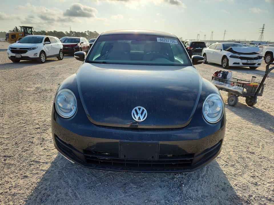 Photo 5 from auction – 2017 VOLKSWAGEN BEETLE with VIN 3VWJ17AT9HM618202