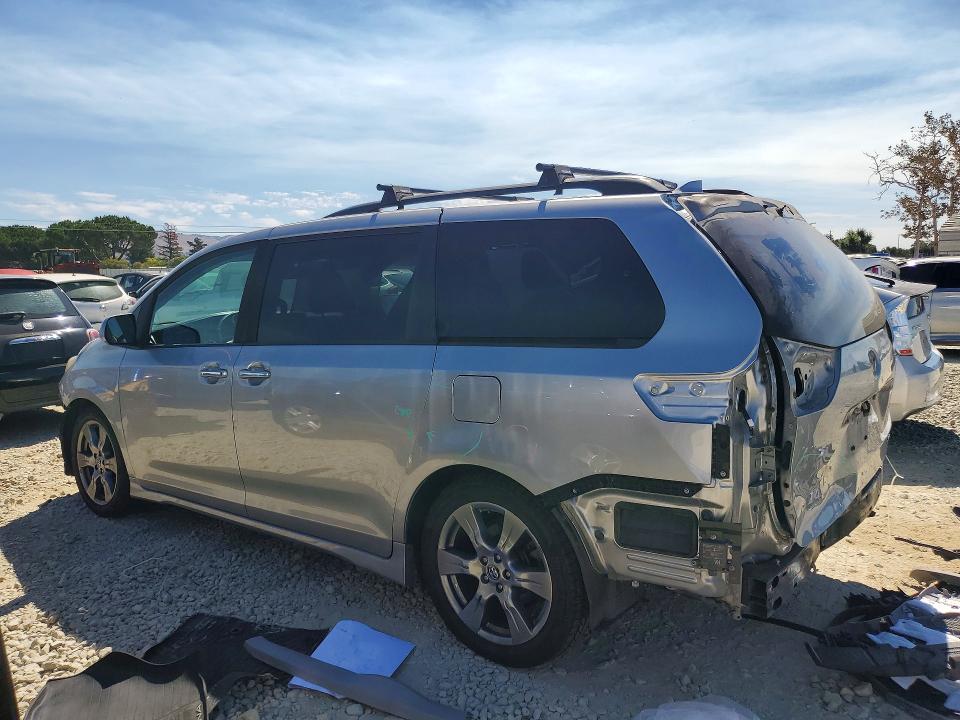 Photo 2 from auction – 2018 TOYOTA SIENNA with VIN 5TDXZ3DC9JS963648
