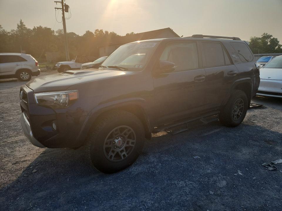 TOYOTA 4RUNNER 2019 with VIN JTEBU5JR8K5719506 - Photo from auction