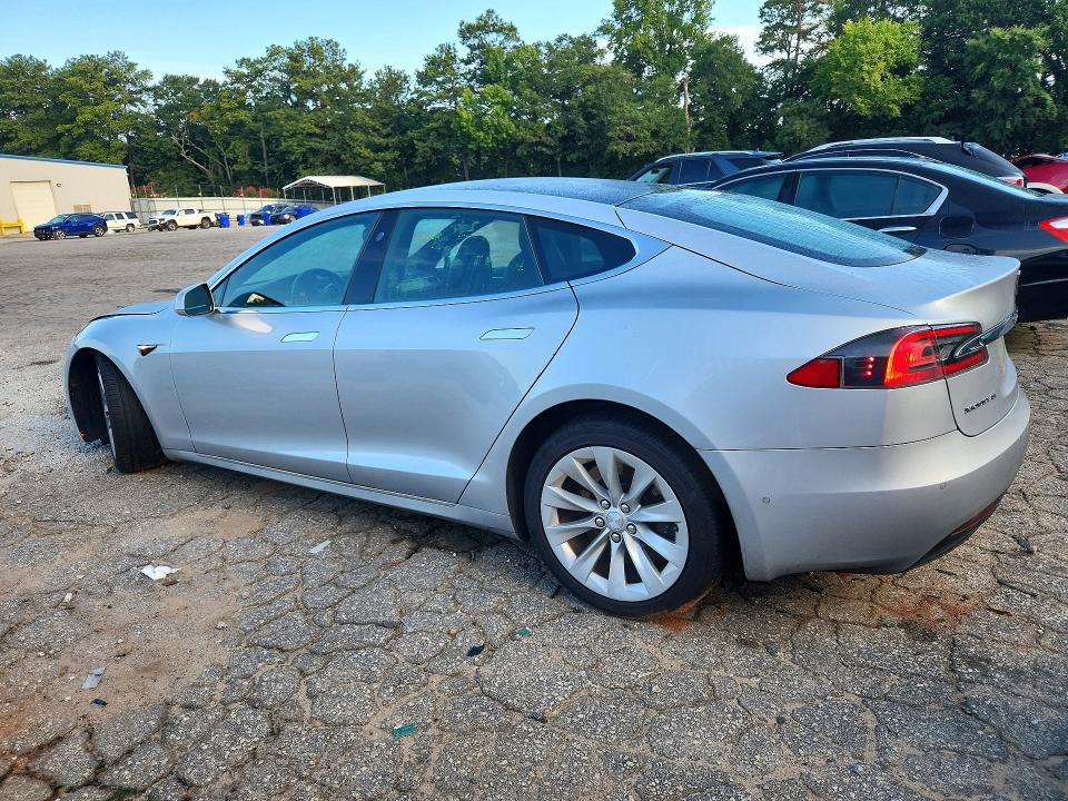 Photo 2 from auction – 2017 TESLA MODEL S with VIN 5YJSA1E26HF207009