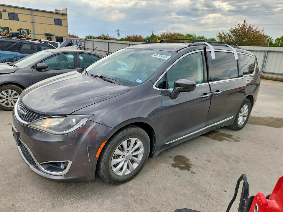 CHRYSLER PACIFICA 2017 with VIN 2C4RC1BG4HR503739 - Photo from auction