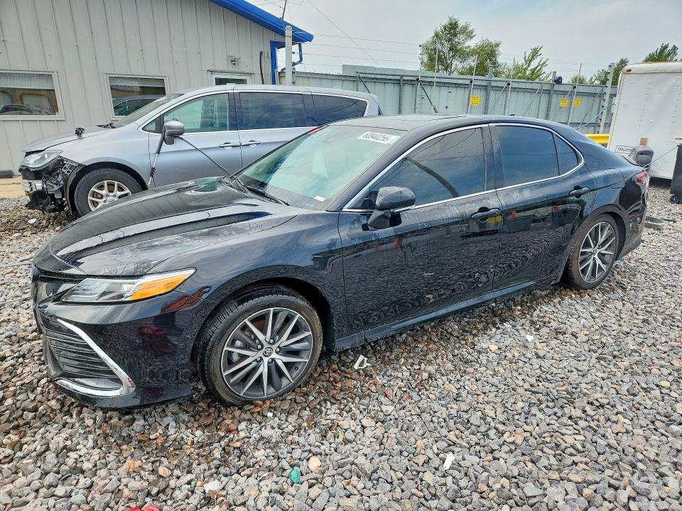 Photo 1 from auction – 2022 TOYOTA CAMRY with VIN 4T1F31AK7NU588143