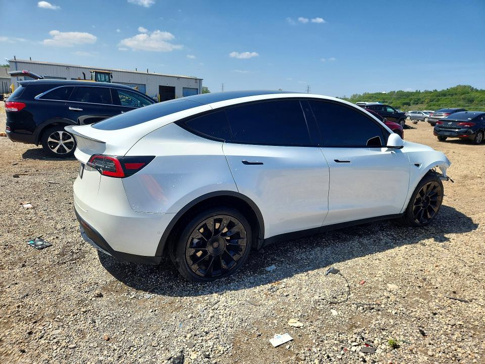 Снимка 3 от търг – 2020 TESLA MODEL Y с VIN 5YJYGDEE4LF047967