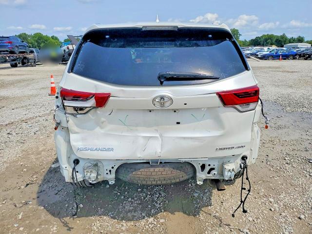 Photo 6 from auction – 2018 TOYOTA HIGHLANDER with VIN 5TDDZRFH5JS826513