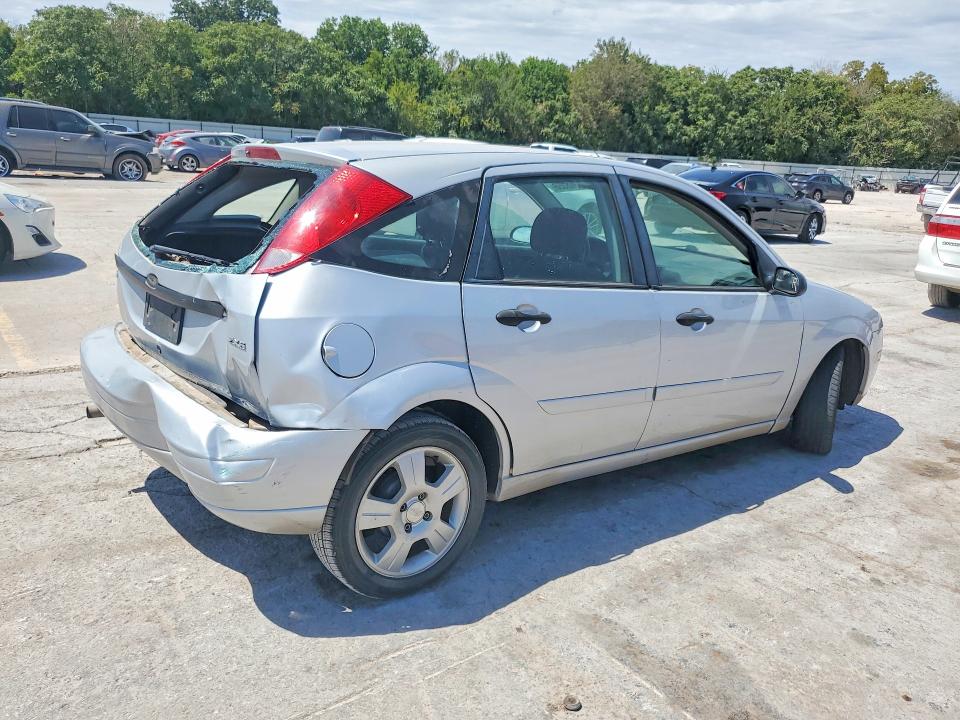 Photo 3 from auction – 2005 FORD FOCUS with VIN 3FAFP37N75R141878
