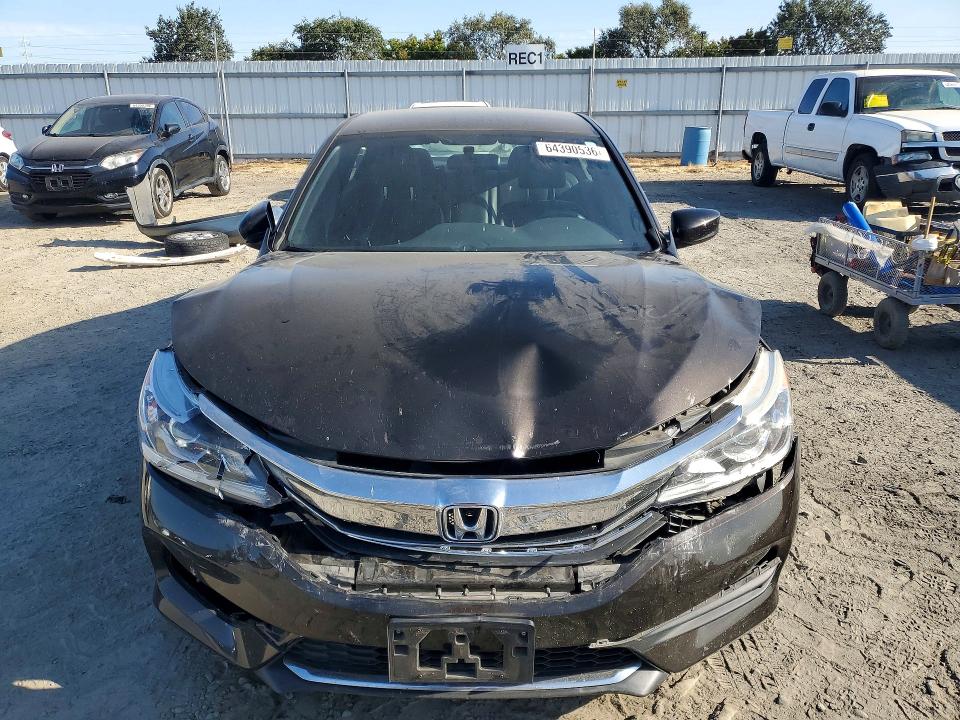 Photo 5 from auction – 2017 HONDA ACCORD with VIN 1HGCR2F52HA018153