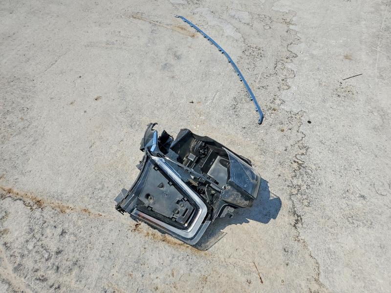 Photo 13 from auction – 2021 CHEVROLET SUBURBAN with VIN 1GNSCCKD4MR242283