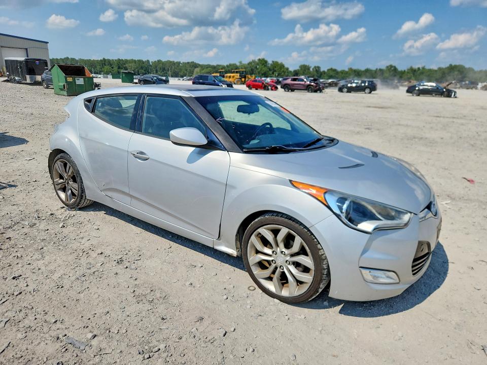 Photo 4 from auction – 2014 HYUNDAI VELOSTER with VIN KMHTC6AD8EU194930