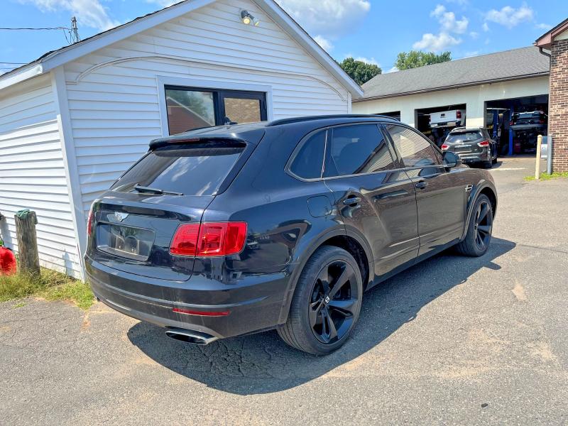 Photo 3 from auction – 2017 BENTLEY BENTAYGA with VIN SJAAC2ZV4HC016056