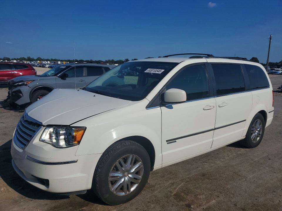 2010 CHRYSLER TOWN & COUNTRY - Търг №65910546