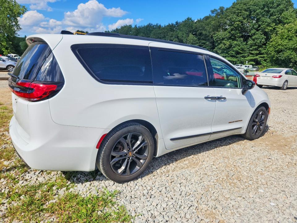 Photo 3 from auction – 2024 CHRYSLER PACIFICA with VIN 2C4RC1BG3RR133594