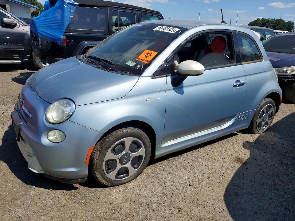FIAT 500 2015 with VIN 3C3CFFGE7FT672802 - Photo from auction