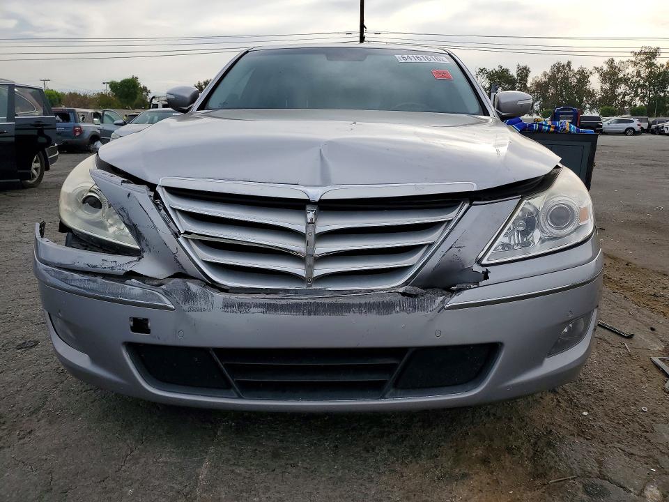 Photo 5 from auction – 2011 HYUNDAI GENESIS with VIN KMHGC4DF6BU133641