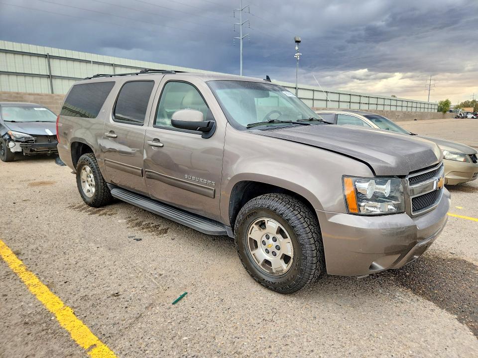 Photo 4 from auction – 2014 CHEVROLET SUBURBAN with VIN 1GNSCJE08ER241815