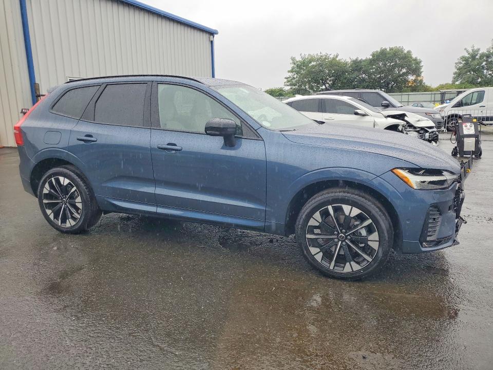 Photo 4 from auction – 2026 VOLVO XC60 with VIN YV4M12RC0T1449021