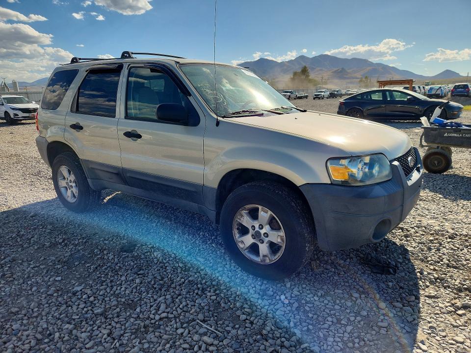 Photo 4 from auction – 2005 FORD ESCAPE with VIN 1FMYU03Z05KB63448