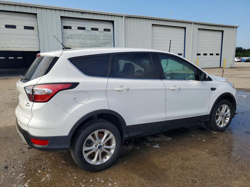Photo 3 from auction – 2017 FORD ESCAPE with VIN 1FMCU0GD0HUD15536
