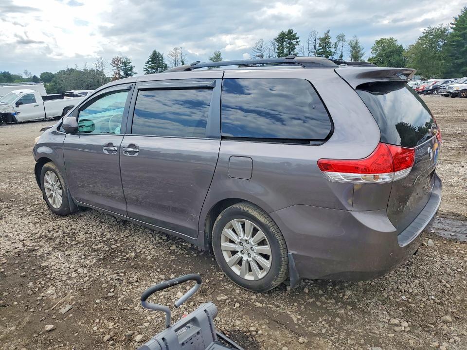 Photo 2 from auction – 2014 TOYOTA SIENNA with VIN 5TDDK3DCXES079490