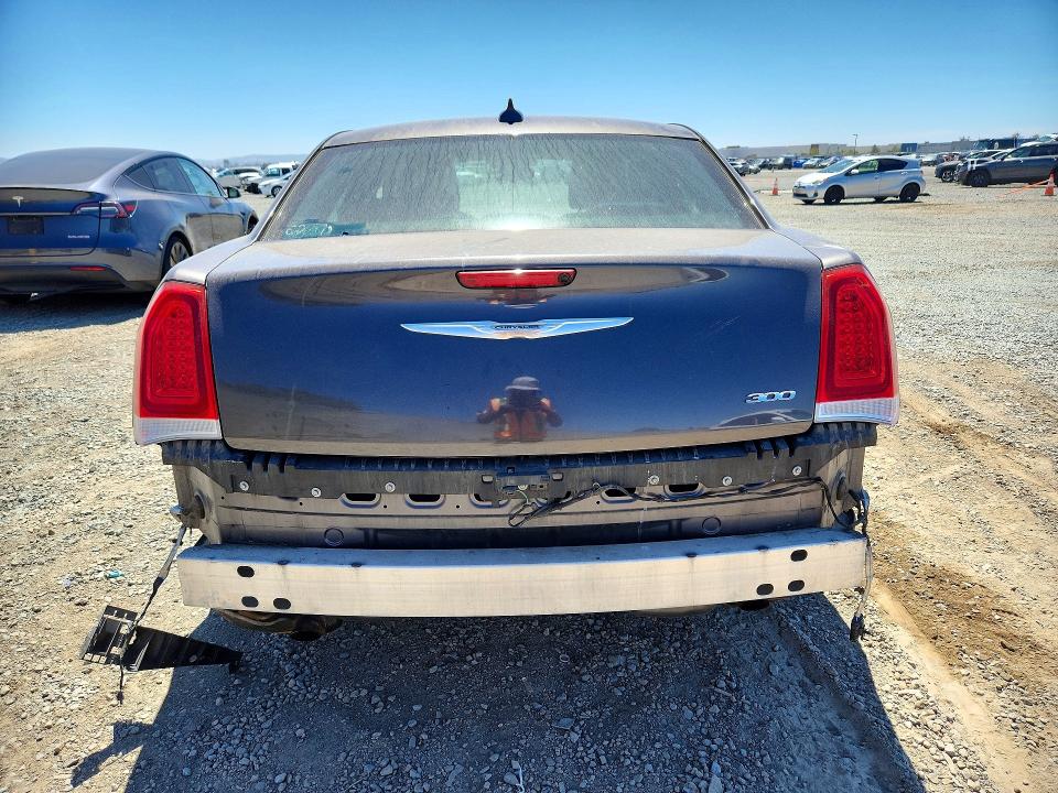 Photo 6 from auction – 2015 CHRYSLER 300 with VIN 2C3CCAAGXFH802747