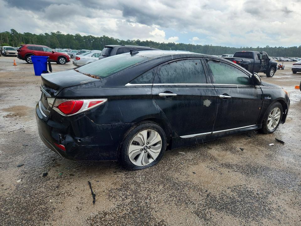 Photo 3 from auction – 2014 HYUNDAI SONATA with VIN KMHEC4A42EA102306