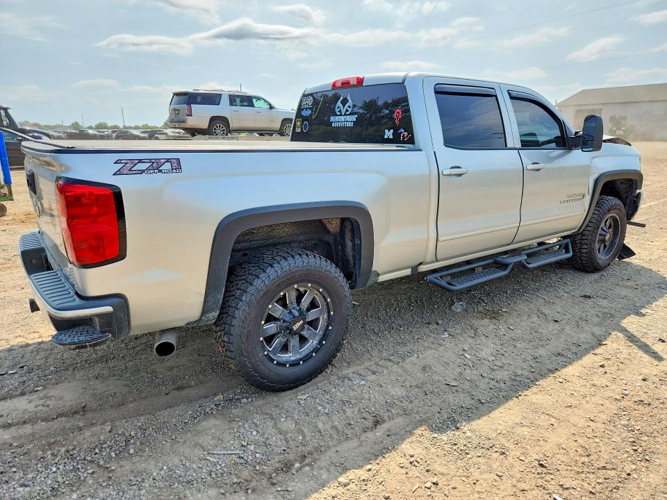 Photo 3 from auction – 2017 CHEVROLET SILVERADO with VIN 3GCUKREC2HG454163