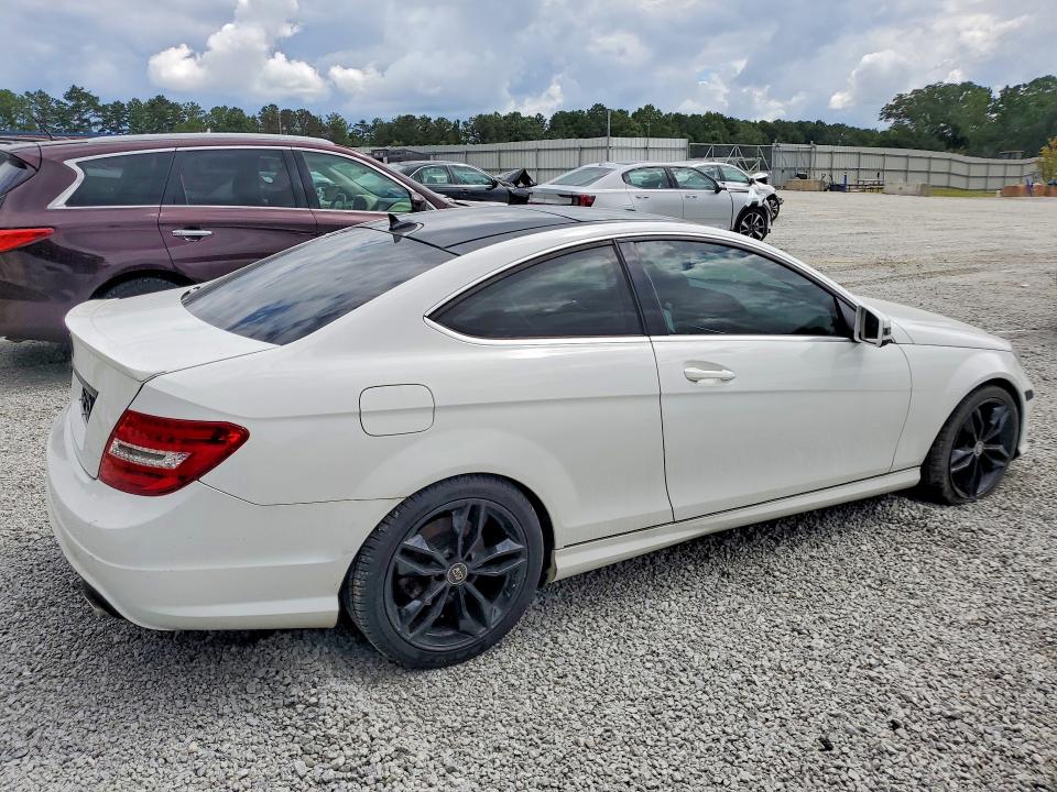 Photo 3 from auction – 2014 MERCEDES-BENZ C with VIN WDDGJ8JB6EG280439