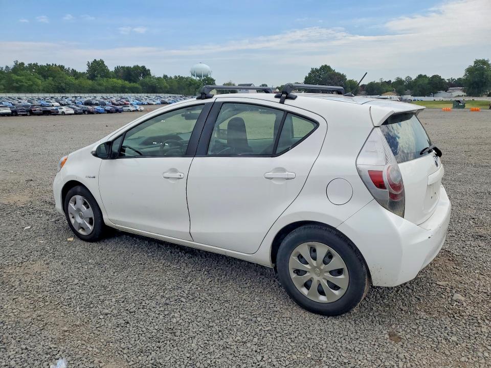 Photo 2 from auction – 2014 TOYOTA PRIUS C with VIN JTDKDTB39E1567718
